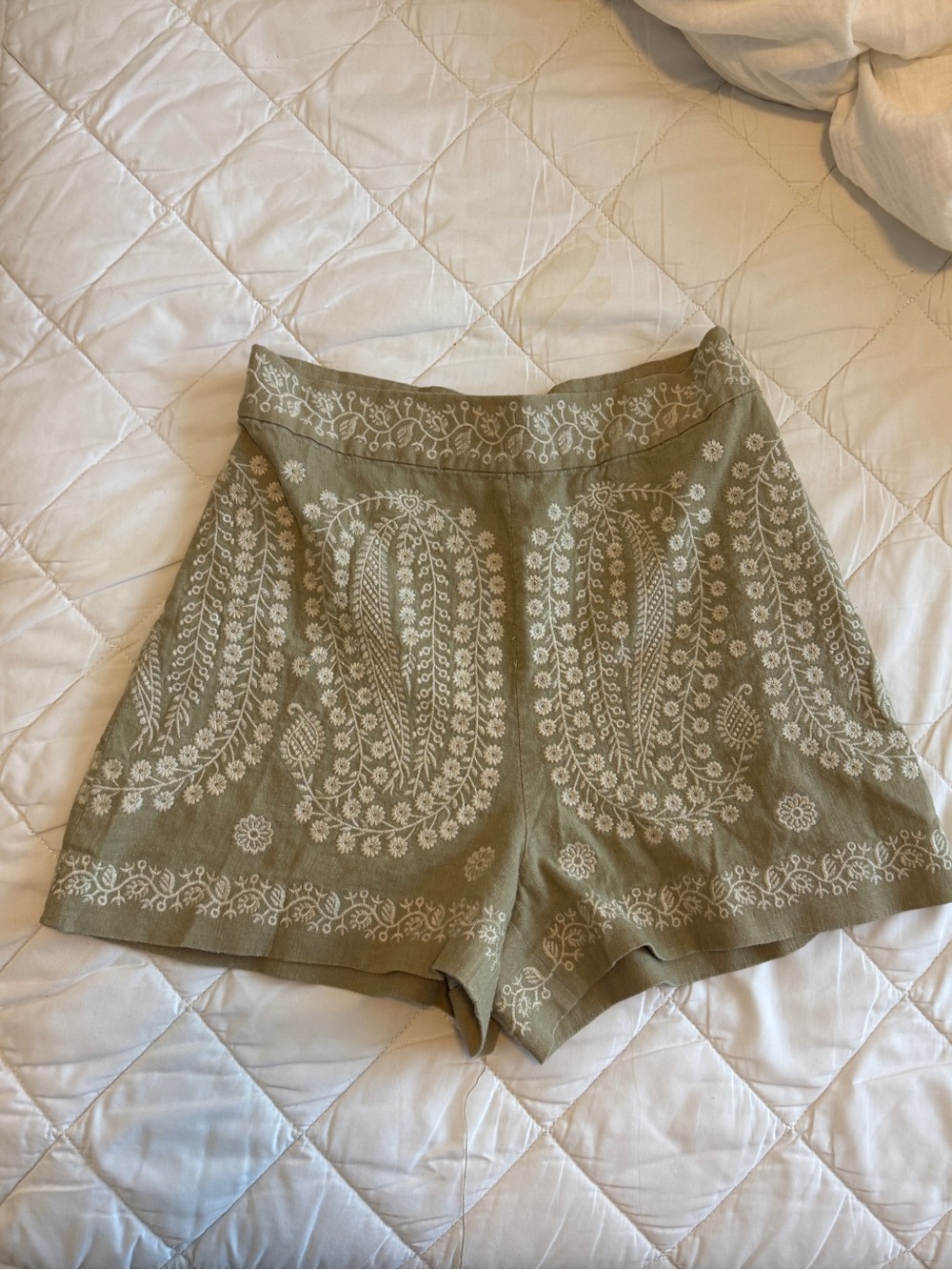Zara white and taupe embroidered shorts